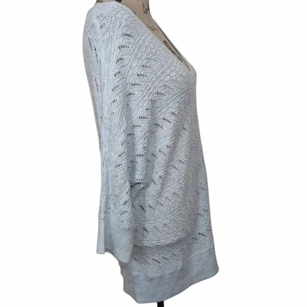 White House Black Market Vneck Dolman 3/4 sleeve sweater - Lt Blue Sz Large